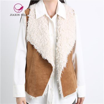 Gilet in camoscio marrone con retro lavorato a maglia